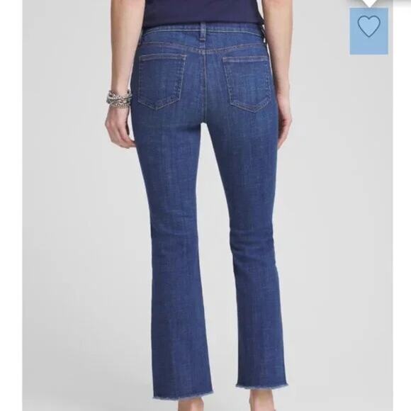 Chico's EUC Women's So Slimming Girlfriend Kick Flare Frayed Hem Jeans Size 6 - Picture 4 of 10